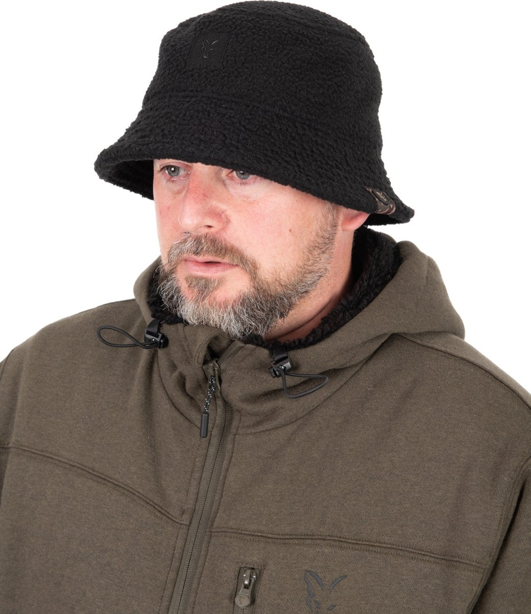 Fox Sherpa Bucket Hat black - Vissershoedje - dé KarperCentrale Fox Sherpa Bucket Hat black - Vissershoedje - dé KarperCentrale