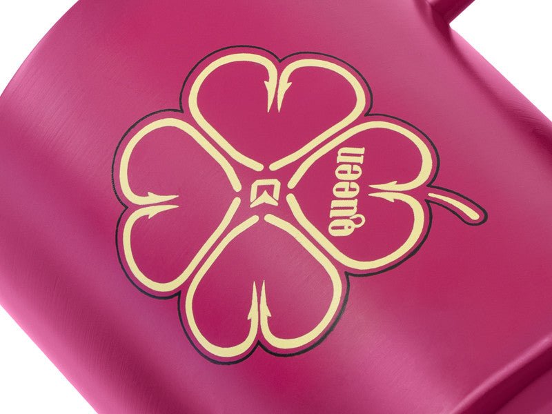 Queen - Růžový karpový hrnek