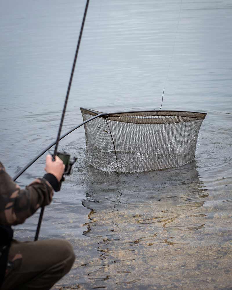 Fox Eos - X Landing Net - 1 - delig steel - dé KarperCentrale